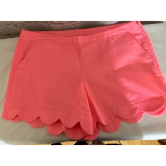 Lilly Pulitzer Pants - Lilly Pulitzer Magnolia Scallop Shorts Bright Coral Textured Cotton Size 8 NWOT